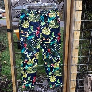 Chico’s tropical floral cotton blend ankle pants size .5/6